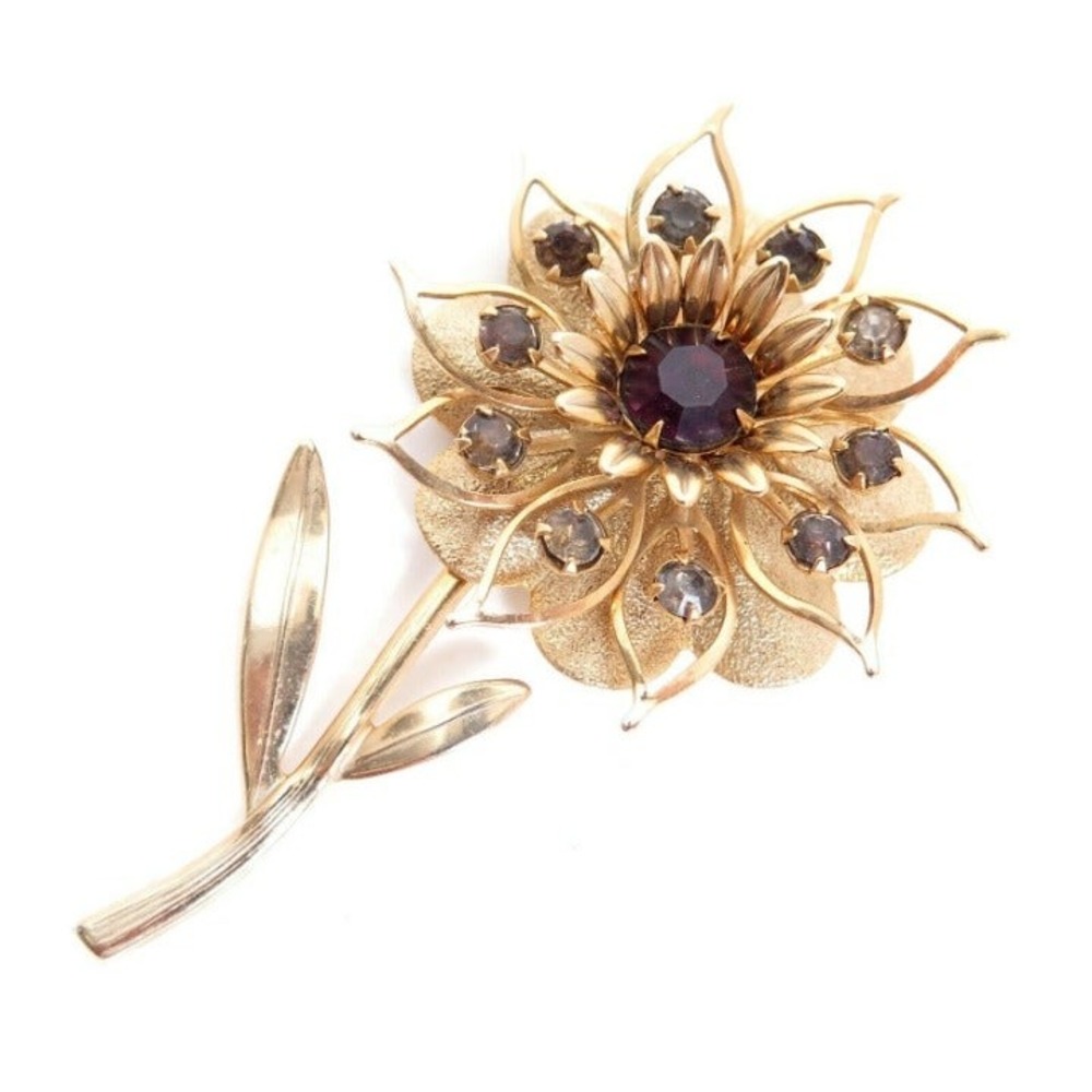 VINTAGE LARGE PURPLE & GRAY RHINESTONE GOLD PLATED TIERED FLOWER BROOCH PIN